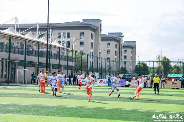 莱万本赛季18场20球 连续14个赛季进球20+